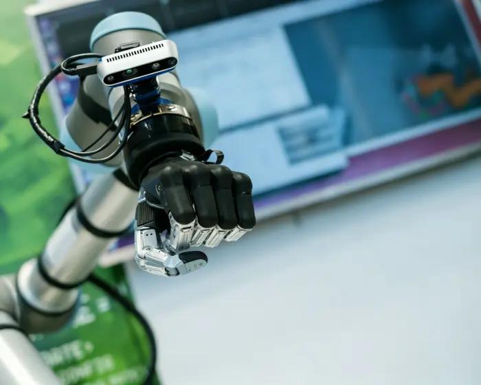 Jili Intelligent & KUKA Robotics: Hochgeschwindigkeitsarme für die Halbleiterfertigung